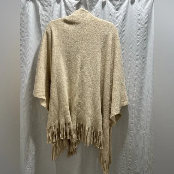 GUESS Elegant Tan Fringe Shawl - Picture 4 of 4